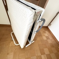 【値下げ交渉可】折りたたみシングルベッド①の画像