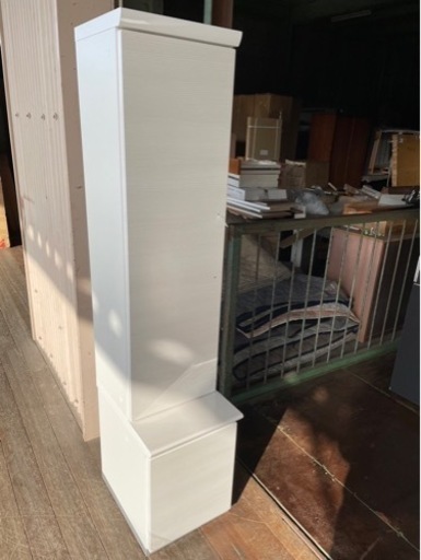 食器棚として　オシャレなホワイトの石目柄のサイドキャビネット　新品　未使用品　棚付き　　家具