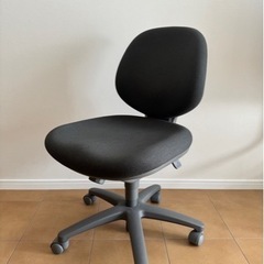 事務用椅子の画像
