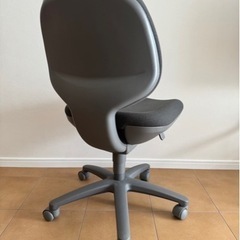 事務用椅子の画像
