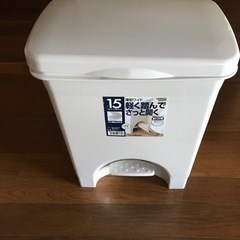 薄型　ペダルゴミ箱