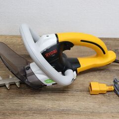 【ヤ取終了4/19】≪ZU919ジ≫ 通電OK RYOBI/リョービ ヘッジトリマ 刈払機 HT-3512A ケーブル付属 農業機械/草刈機/芝刈機/剪定用具/バリカン 現状品の画像