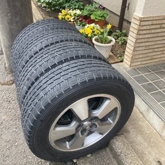 スタッドレスタイヤ・アルミホイール付きの画像