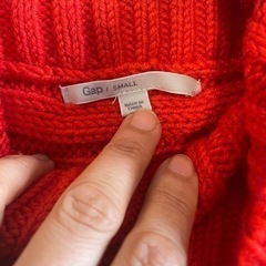 GAPニットポンチョ赤Sサイズの画像