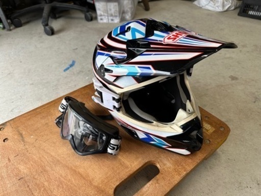 オフロードヘルメット