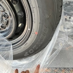 ※値下げ　ハイエースほぼ新品タイヤセットの画像