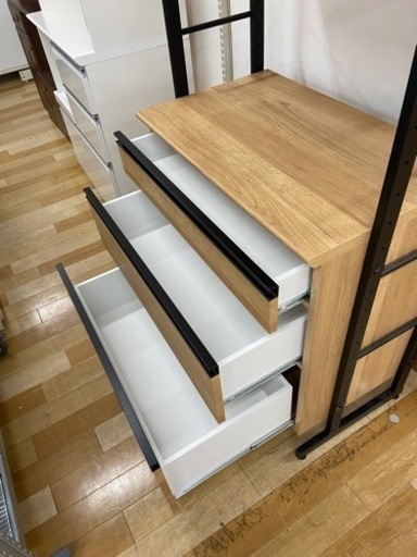 【トレファクラパーク岸和田店】木目の美しいキッチンボードを入荷致しました！