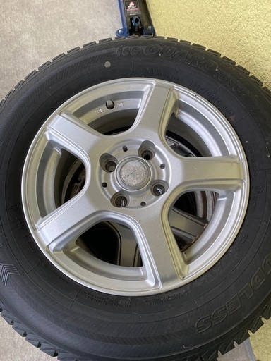 スタッドレスタイヤ