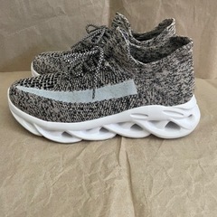 靴/バッグ 靴 スニーカー 24.5の画像