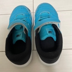 テニスシューズ　19センチ