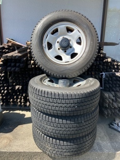 車のパーツ タイヤ、ホイール