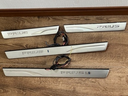 トヨタ　プリウス　ZVW30   ステップガード　光る　ライト　サイドステップ