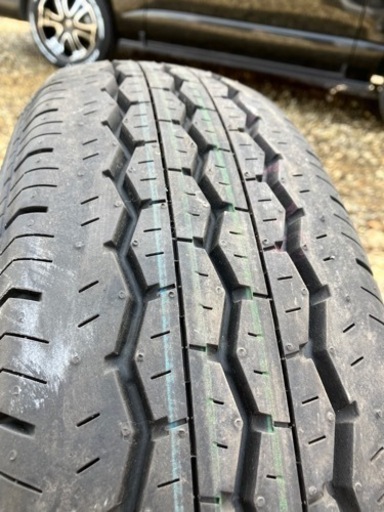 車のパーツ タイヤ、ホイール