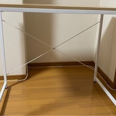 パソコンデスク　リモートワークの画像