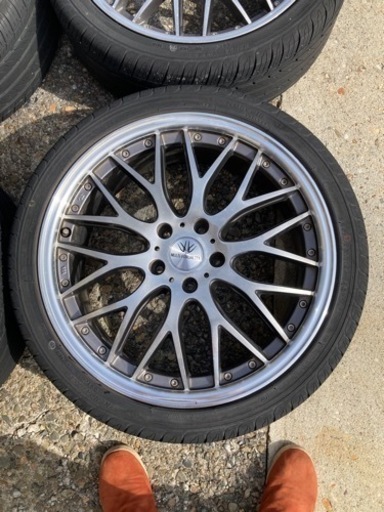 車のパーツ タイヤ、ホイール