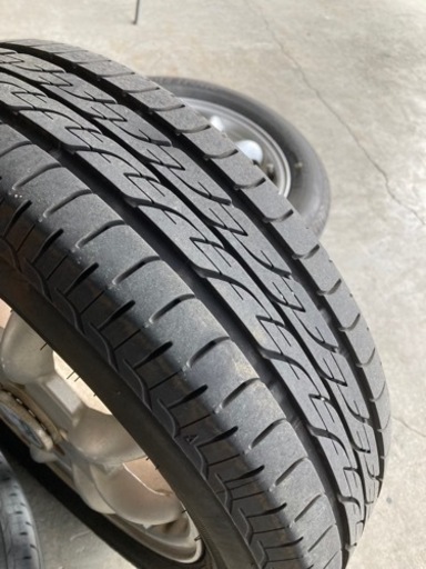 車のパーツ タイヤ、ホイール