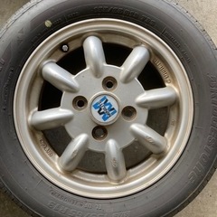 車のパーツ タイヤ、ホイール