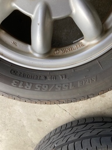 車のパーツ タイヤ、ホイール