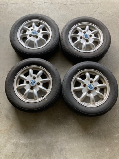 車のパーツ タイヤ、ホイール