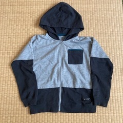 パーカー　130センチ