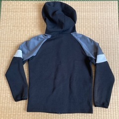 『お取引中』PUMA   パーカー　140センチの画像