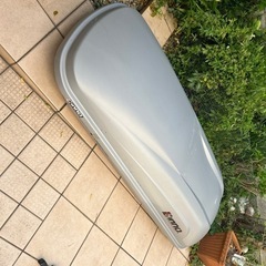 車のルーフキャリアボックス