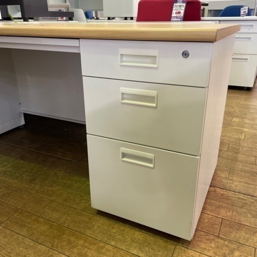 JDD-1  【オフィス家具専門店】プラスの片袖デスクです！ JDD-1 【オフィス家具専門店】プラスの片袖デスクです！の通販はau PAY