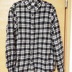 UNIQLO ユニクロ　メンズＬシャツ

の画像