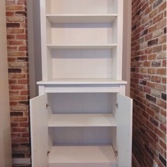 IKEA イケア 本棚書棚 BRUSALI ブルサリハイキャビネット 扉付 ホワイトの画像