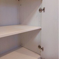 IKEA イケア 本棚書棚 BRUSALI ブルサリハイキャビネット 扉付 ホワイトの画像