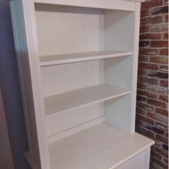 IKEA イケア 本棚書棚 BRUSALI ブルサリハイキャビネット 扉付 ホワイトの画像
