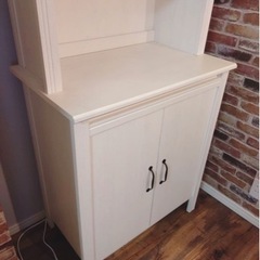 IKEA イケア 本棚書棚 BRUSALI ブルサリハイキャビネット 扉付 ホワイトの画像