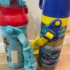 【新品・箱無し】キッズ水筒２本480ml  プラレール、パウパトロールの画像