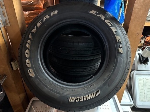 車のパーツ タイヤ、ホイール