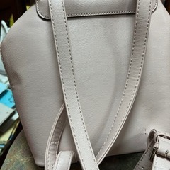 GUESSバックの画像