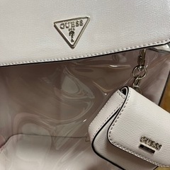 GUESSバックの画像