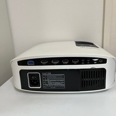 ホームシアタープロジェクターとスクリーンの画像