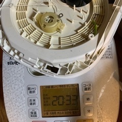 壊れた家電、ドライヤー、レザープリンター、2空きオイル缶