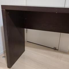 シンプルな机の画像