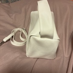 （500円→値下げ中）白いバッグ 、ショルダーバッグの画像