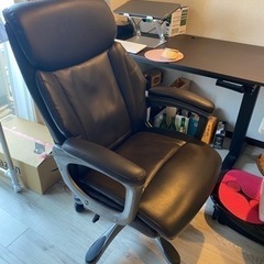 昇降デスクとオフィスチェア