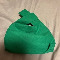 緑のトートバッグの画像
