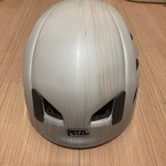 ペツルのヘルメット