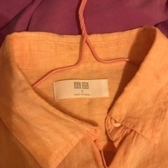 UNIQLO・ワイシャツ・サーモンピンクの画像