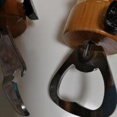 栓抜と缶切のセットの画像