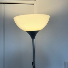 イケア　スタンドライトの画像