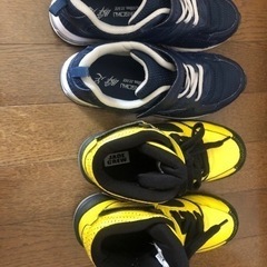 明日朝までの期間限定⭐️美品キッズスニーカー2足　の画像