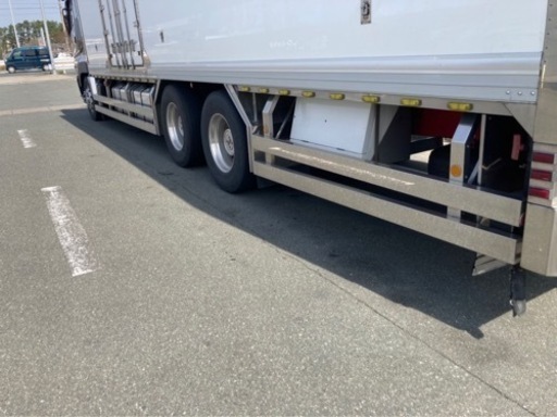 10トラック冷凍車　角バンパー　アルミホイール