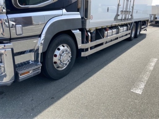 10トラック冷凍車　角バンパー　アルミホイール