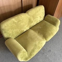 脚付きローソファ ふっくらパン ニトリ 肘付きローソファー リクライニング式　家具 ソファ 2人掛けソファの画像